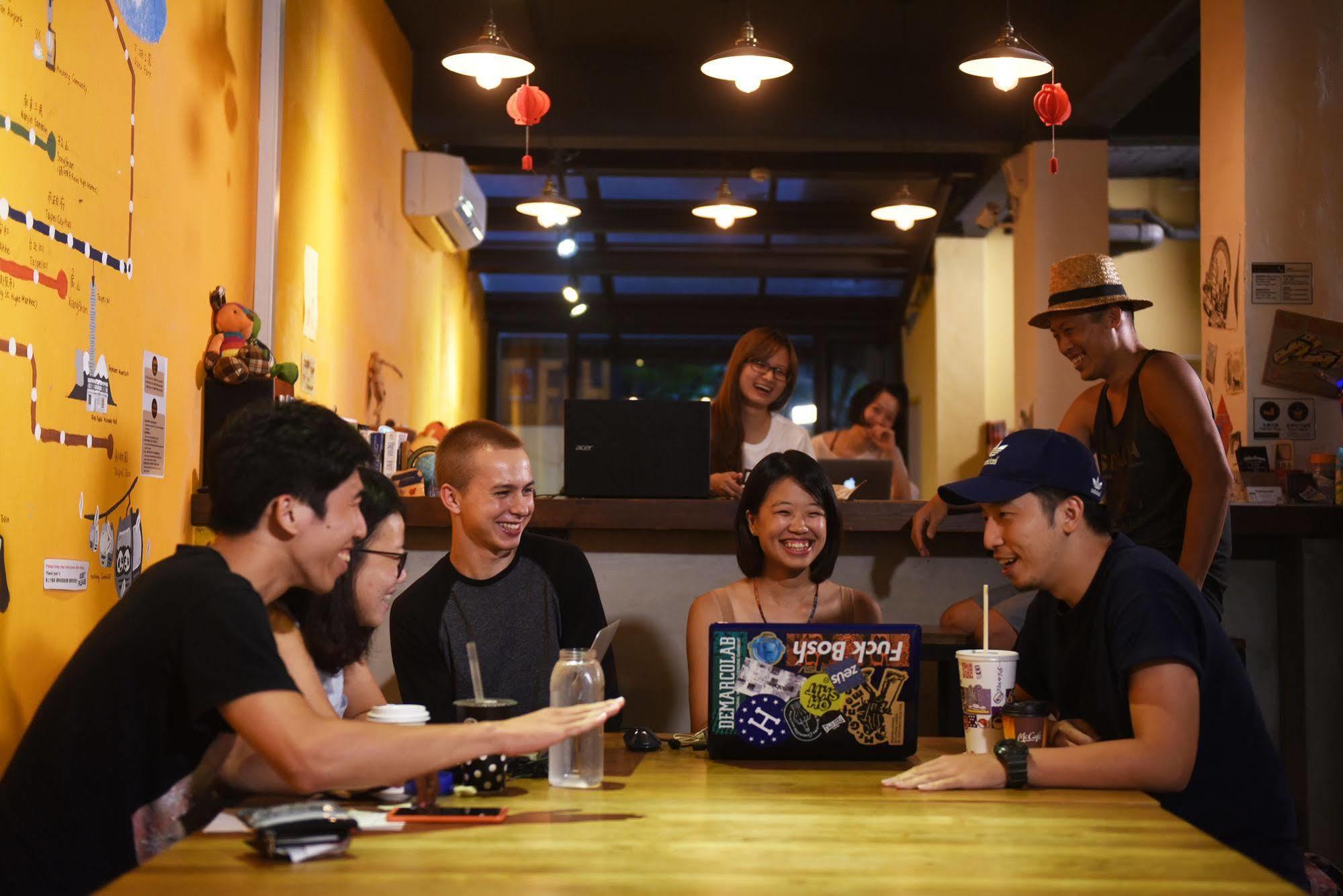 Flip Flop Hostel - Main Station Taipei Dış mekan fotoğraf