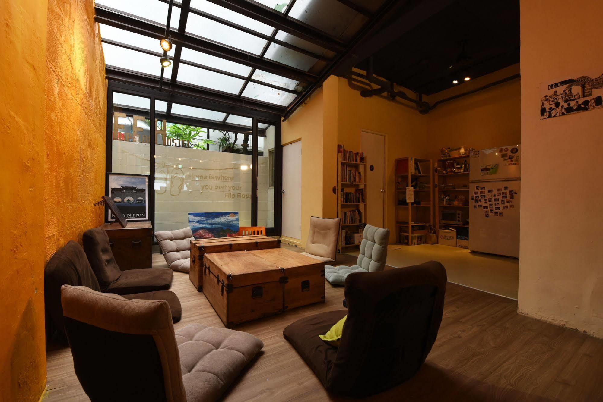 Flip Flop Hostel - Main Station Taipei Dış mekan fotoğraf